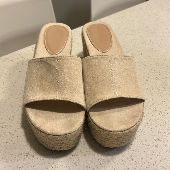 Platforms - Picture 3 of 4